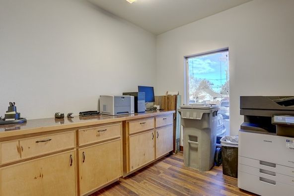 735 SW 9th St, Redmond, OR 97756
